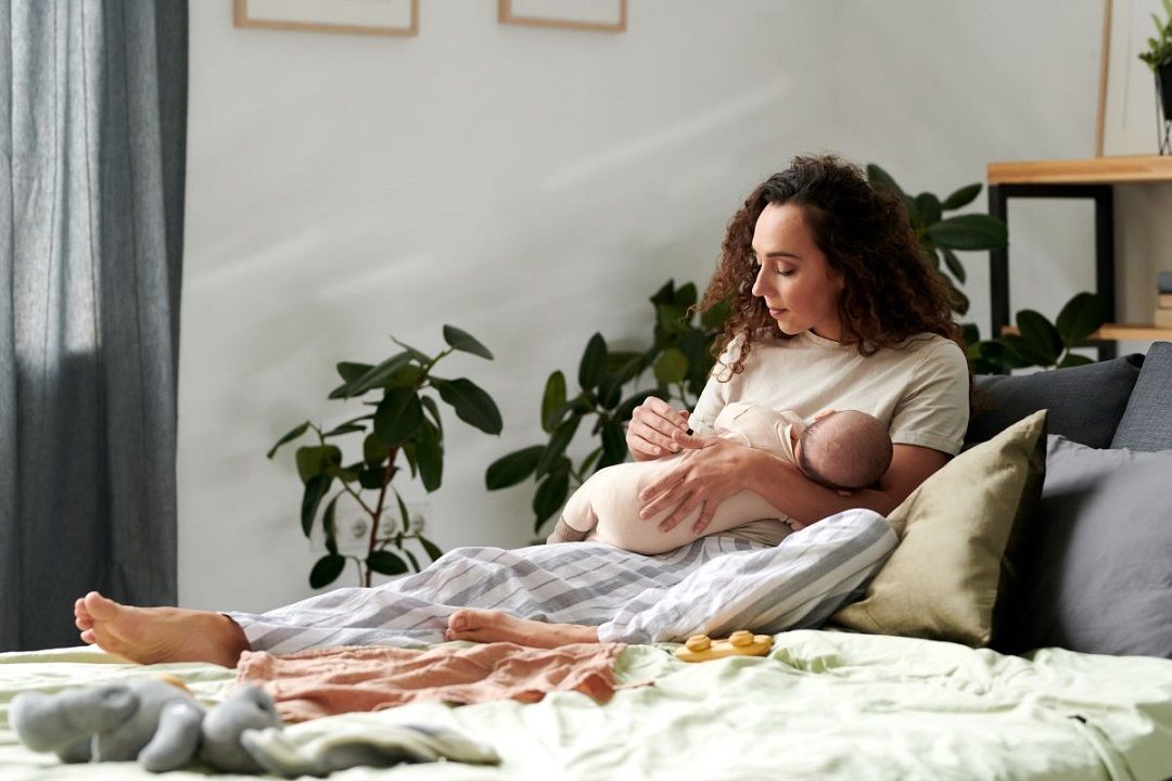 اكتئاب النفاس أصعب المشاكل بعد الولادة: وأمامك 9 طرق للتعامل معه