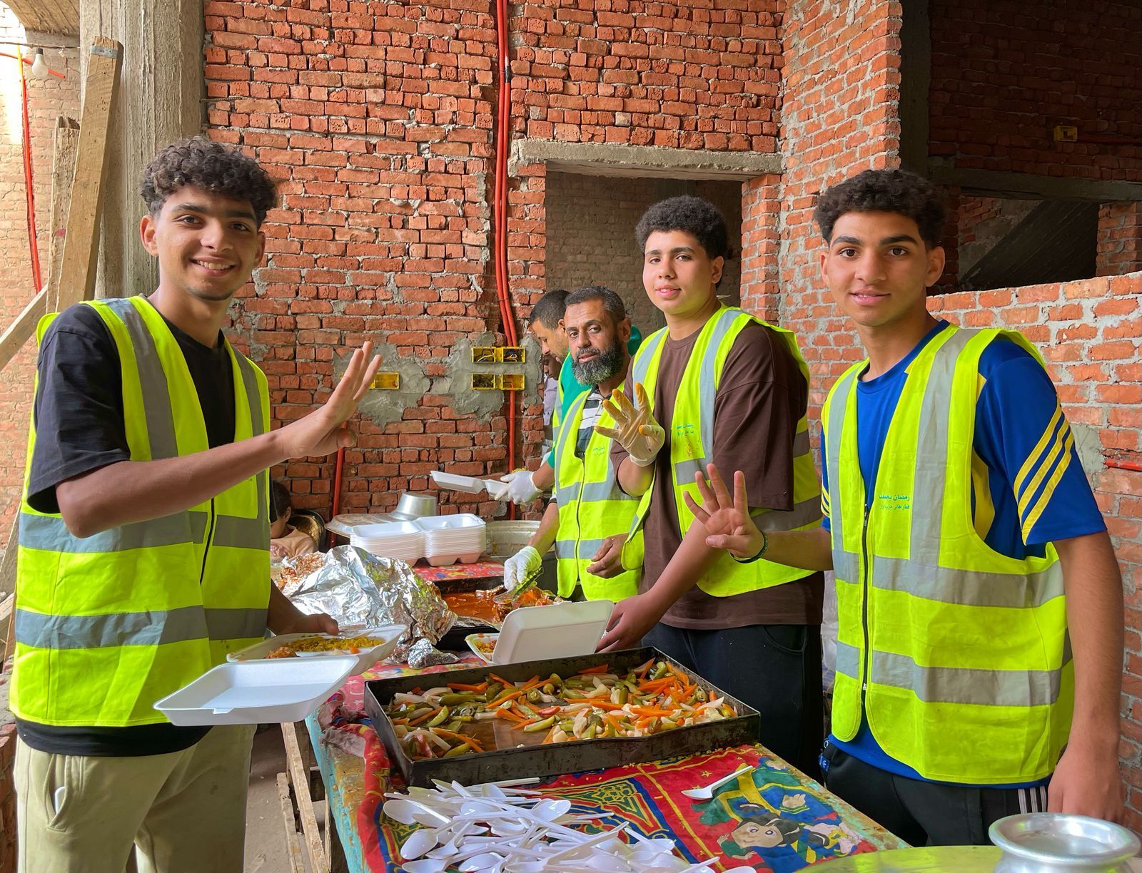 جزيرة الوراق بتفرح.. الأهالى يجهزون مائدة إفطار جماعى للعام الرابع.. صور