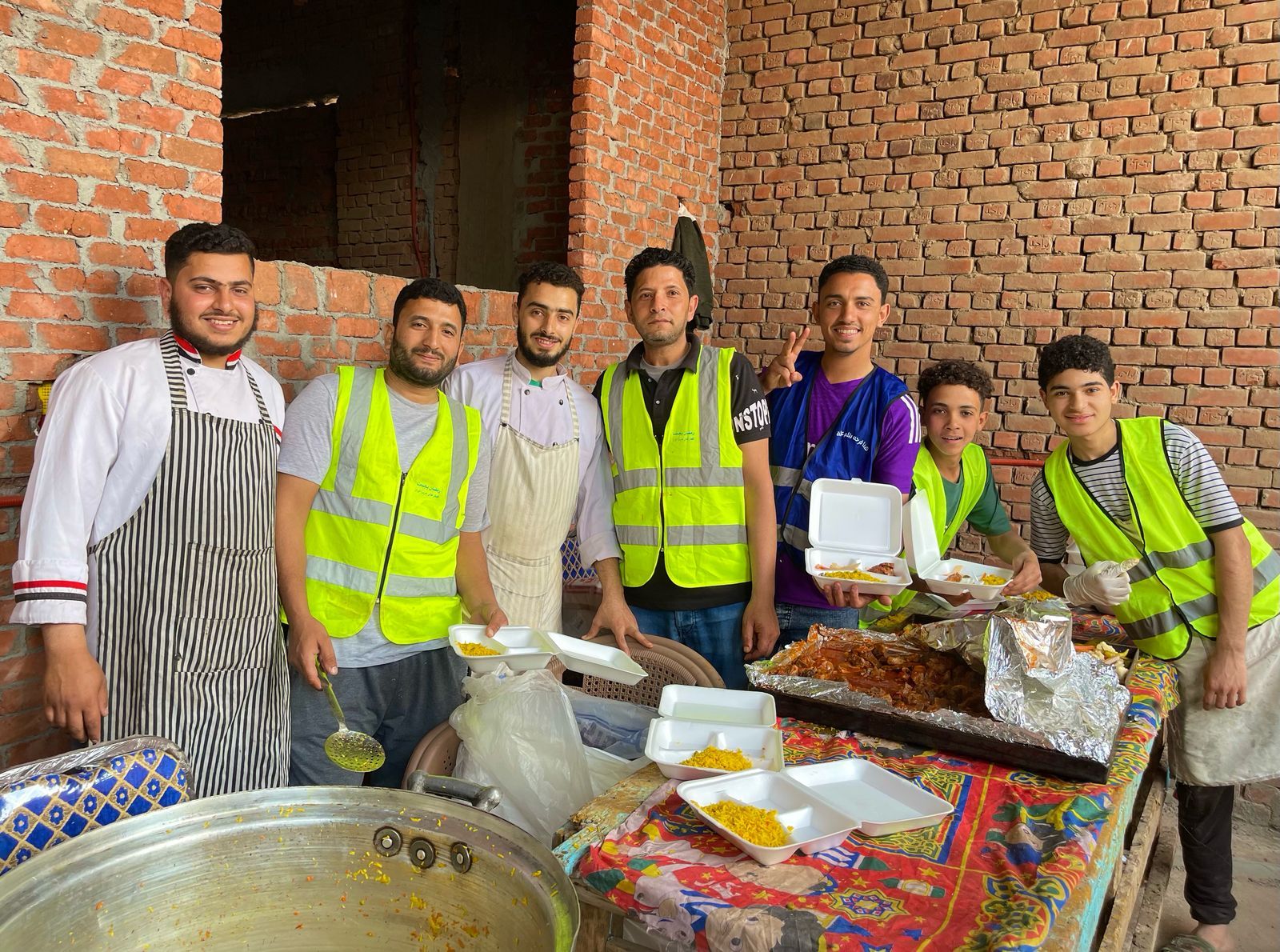 جزيرة الوراق بتفرح.. الأهالى يجهزون مائدة إفطار جماعى للعام الرابع.. صور