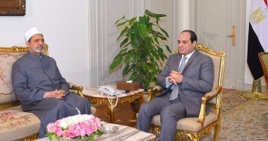 الرئيس السيسي يجرى اتصالا هاتفيا بشيخ الأزهر للاطمئنان على صحته