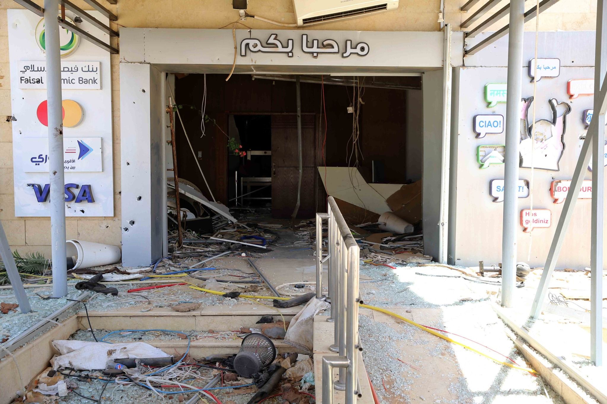 بعد أن تعرض لخراب ودمار كامل.. شاهد أحدث صور لمطار الخرطوم بعد أن قام الجيش باستلامه