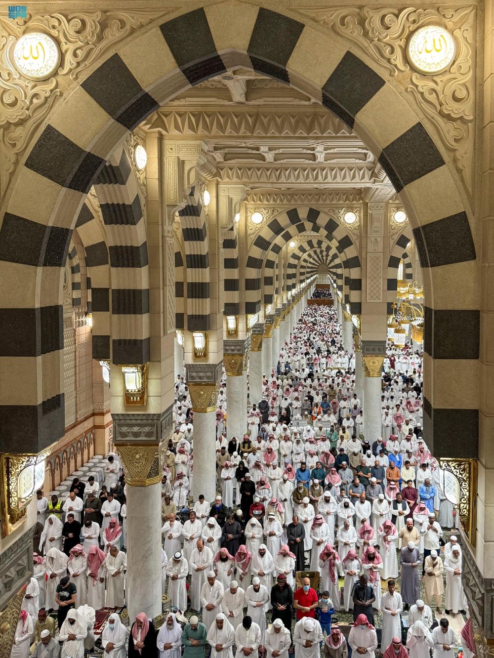 أجواء روحانية.. جموع المصلين يشهدون ختم القرآن في المسجد النبوي