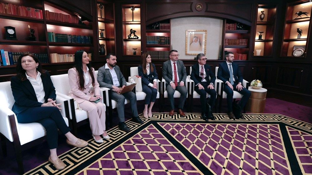 محمد بن راشد يلتقي رئيس وزراء مونتينيغرو ويبحثان تعزيز العلاقات الثنائية