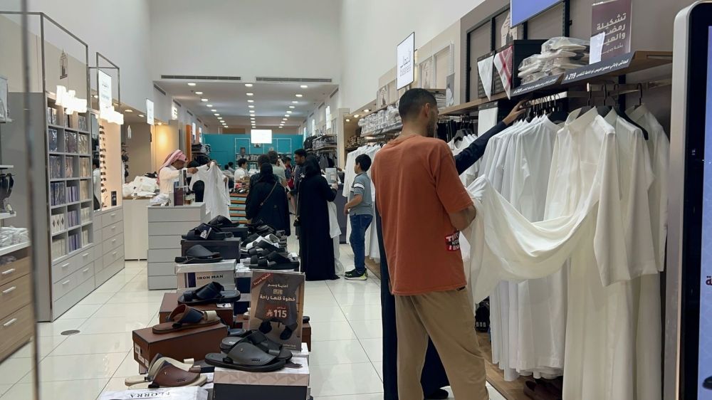 أسعار في المتناول.. ”اليوم“ ترصد الإقبال لشراء مستلزمات العيد