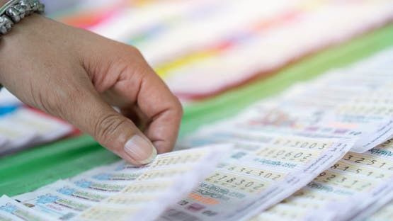 الخليج اليوم .. مفاجآت في فضيحة السحوبات بالكويت.. مشتبه فاز 10 مرات