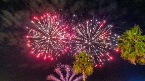 مواقع عروض الألعاب النارية في إمارة أبوظبي خلال عيد الفطر