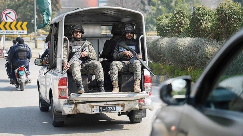 مقتل 8 عسكريين ومدني جراء هجومين شمال غرب باكستان