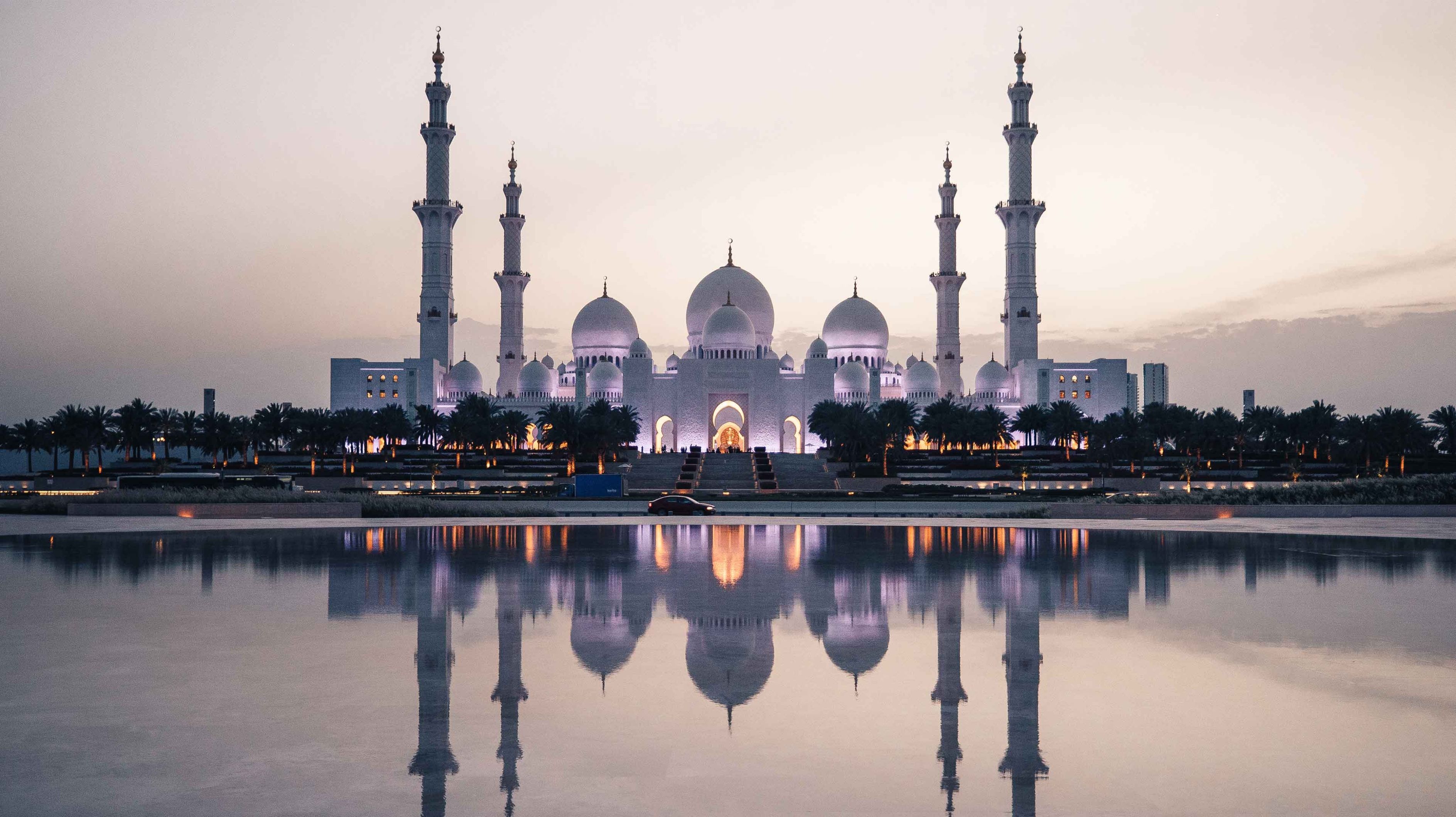 الامارات | جامع الشيخ زايد الكبير في أبوظبي يستعد لاستقبال الزوار في عيد الفطر