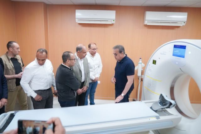 وزير الصحة ومحافظ المنيا يتفقدان مستشفى العدوة المركزي