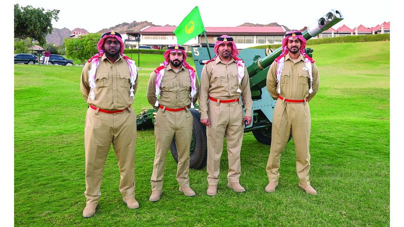 الامارات | رجال المدفع.. أول المهنئين