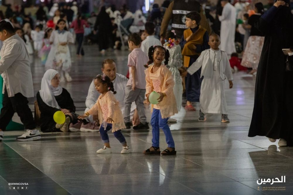 أجواء العيد في الحرمين الشريفين.. لحظات من الفرح والسعادة الغامرة