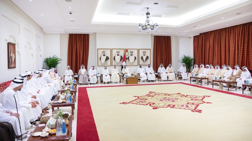 حمدان بن زايد يؤدي صلاة العيد ويستقبل المهنئين