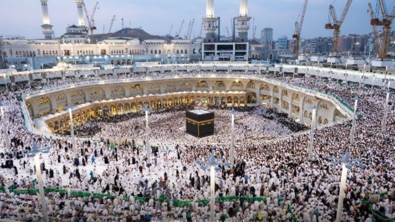 صلاة عيد الفطر من الحرمين الشريفين.. فيديو