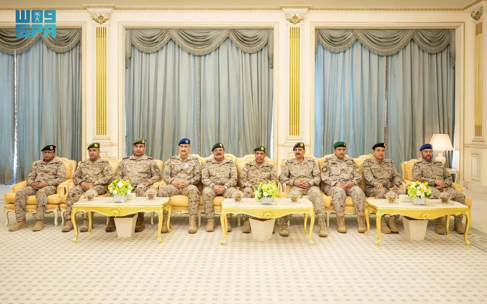 وزير الدفاع يستقبل قادة وزارة الدفاع للتهنئة بعيد الفطر