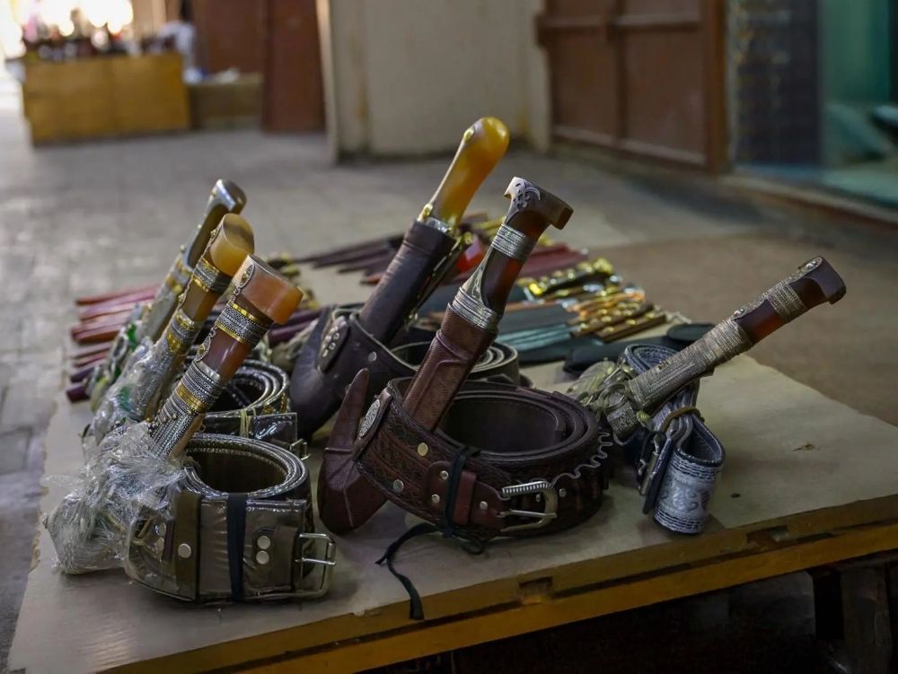 الجنبية رمز يجسد الأصالة والتاريخ في الأعياد والمناسبات بنجران