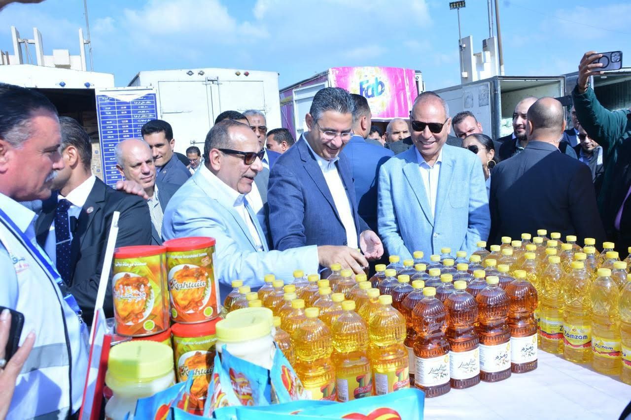 وزير التموين يؤكد على فتح منافذ المجمعات الاستهلاكية غدا وطوال أيام العيد