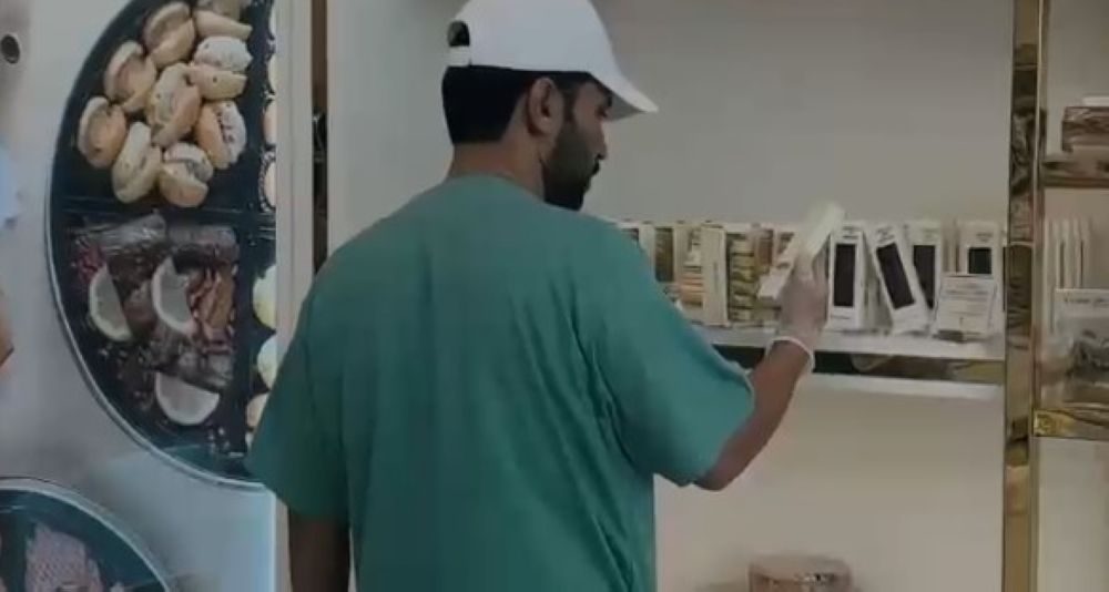 صور.. رصد عدد من المخالفات وإغلاق منشآت غذائية في الرياض