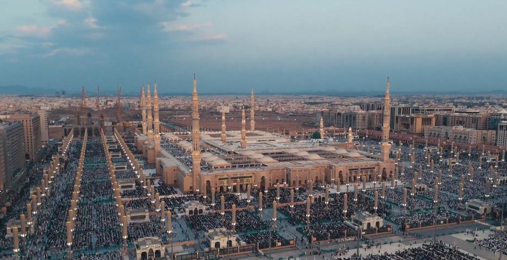 خطيب المسجد النبوي: الفرحة بالعيد من شعائر الدين فانشروا السعادة والبهجة