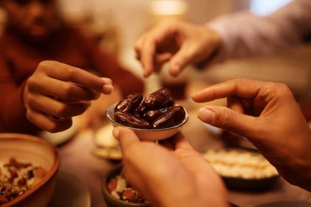 طالع الأبراج: 4 أبراج ناوية تحتفل بليلة العيد لحد الفجر.. مش هيناموا النهاردة