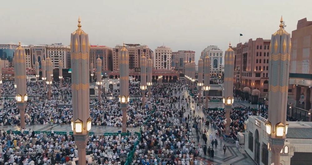 خطيب المسجد النبوي: الفرحة بالعيد من شعائر الدين فانشروا السعادة والبهجة