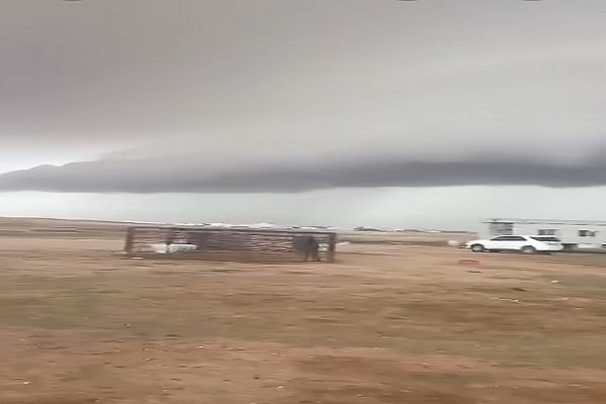 شاهد.. "سحابة رول" نادرة تُزيِّن سماء العويقيلة في مشهد مذهل