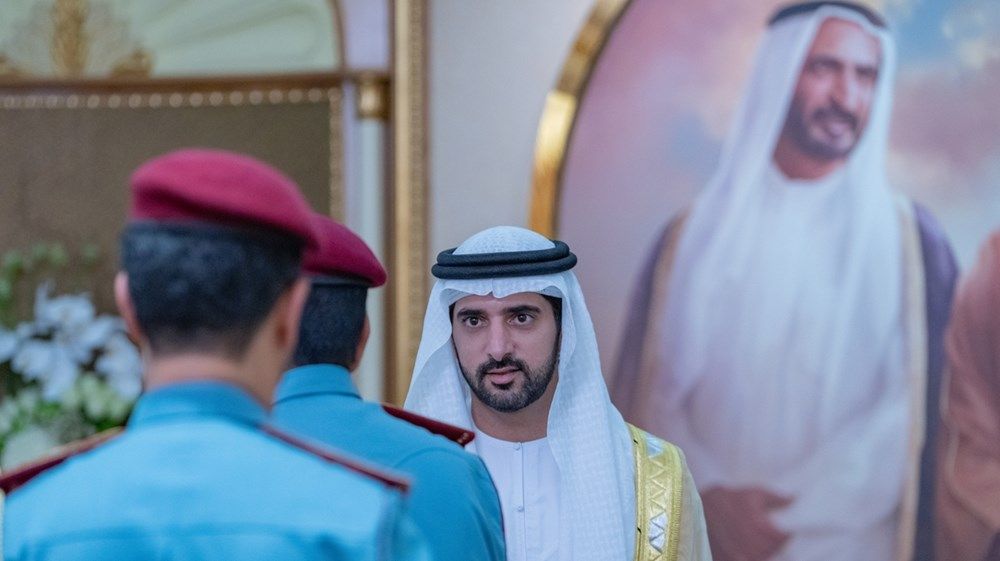 حمدان ومكتوم بن محمد يستقبلان المهنئين بعيد الفطر