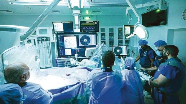 الإمارات.. تمكين الكوادر الطبية صمّام أمان منظومة الصحة