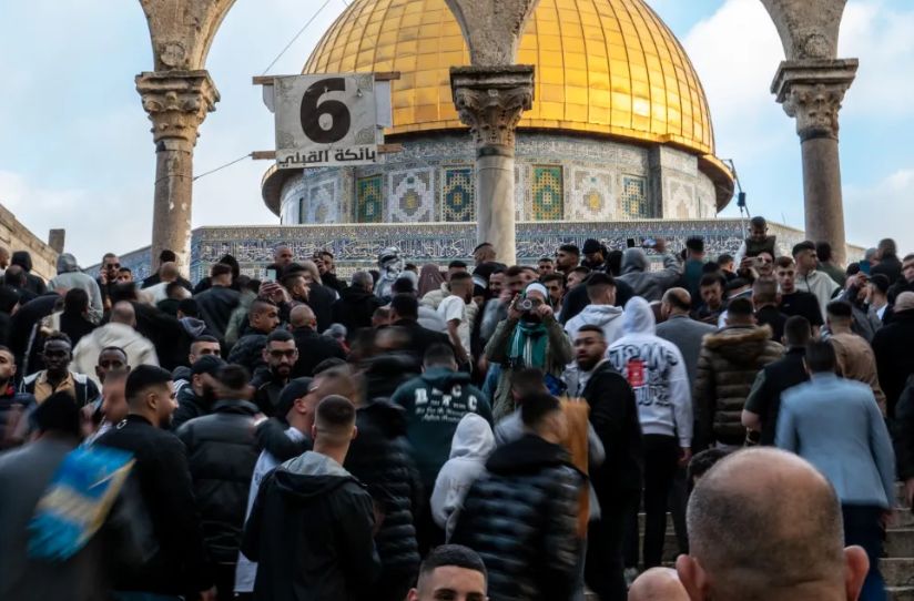 رغم إجراءات الاحتلال.. 120 ألفا يؤدون صلاة عيد الفطر فى المسجد الأقصى