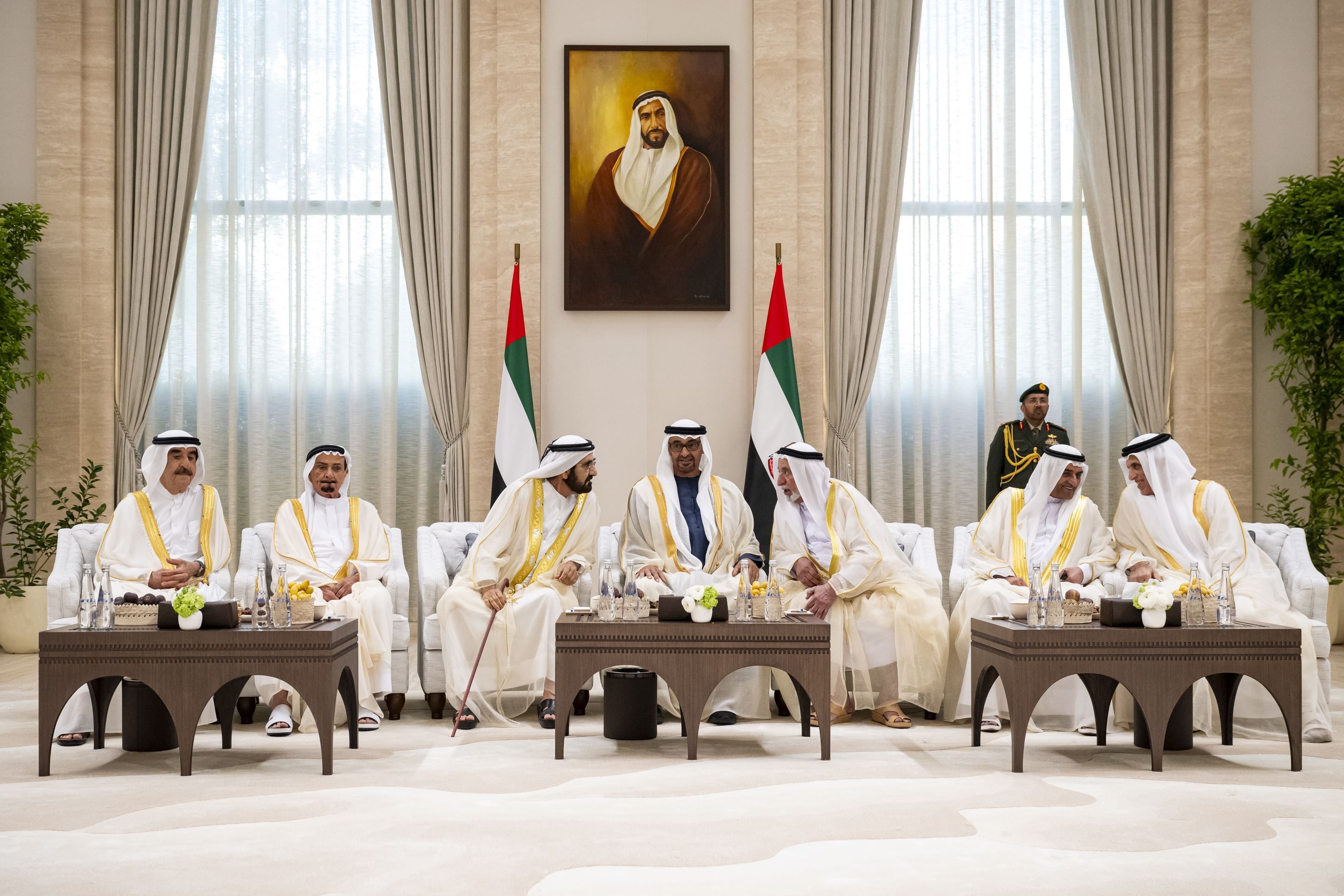 الامارات | رئيس الدولة يستقبل حكام الإمارات وأولياء العهود ونواب الحكام بمناسبة عيد الفطر المبارك