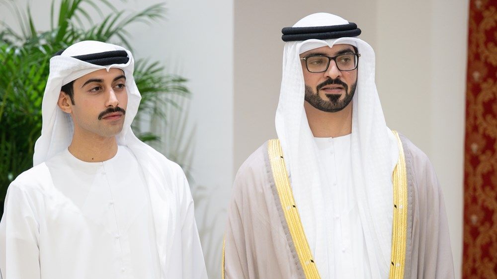 حمدان بن زايد يؤدي صلاة العيد ويستقبل المهنئين