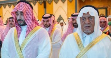 ولى العهد السعودى يؤدى صلاة عيد الفطر مع جموع المصلين فى المسجد الحرام