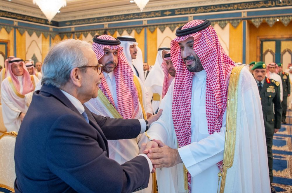 رسالة دعم وتفاؤل.. رئيس وزراء لبنان يشارك في صلاة عيد الفطر بجوار ولي العهد