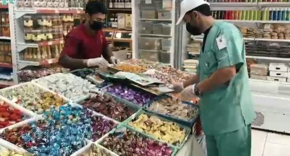 صور.. رصد عدد من المخالفات وإغلاق منشآت غذائية في الرياض