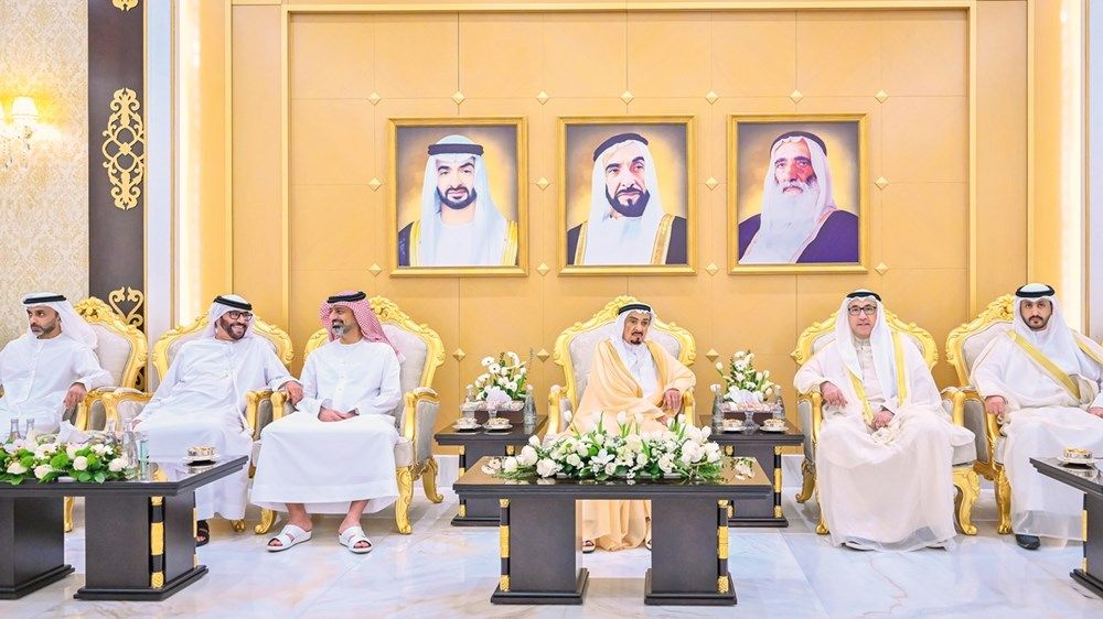 الحكام يواصلون استقبال المهنئين بحلول عيد الفطر المبارك