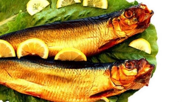 ابحث عن  القشور اللامعة.. نصائح عند تناول الفسيخ والرنجة في أول أيام العيد