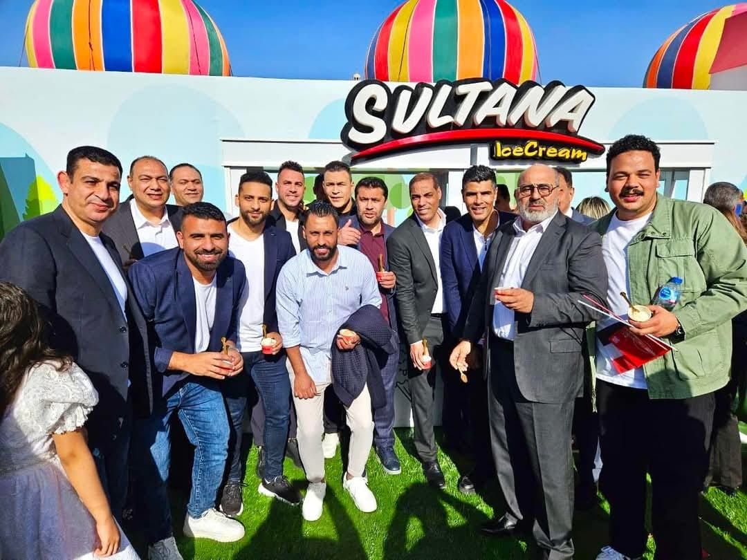 نجوم الفن والرياضة يلبون دعوة الرئيس السيسي لأداء صلاة عيد الفطر.. صور