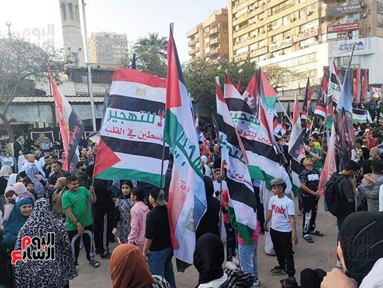 لا لتهجير الفلسطينيين.. مصلون يدعمون موقف مصر بعد صلاة العيد بمسجد مصطفى محمود
