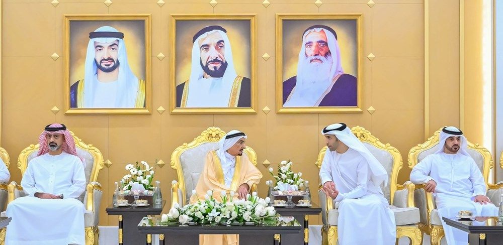 حاكم عجمان وولي عهده يتقبلان تهاني العيد من كبار المسؤولين وقنصل الكويت