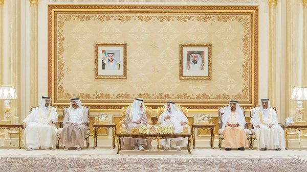 الحكام يواصلون استقبال المهنئين بحلول عيد الفطر المبارك