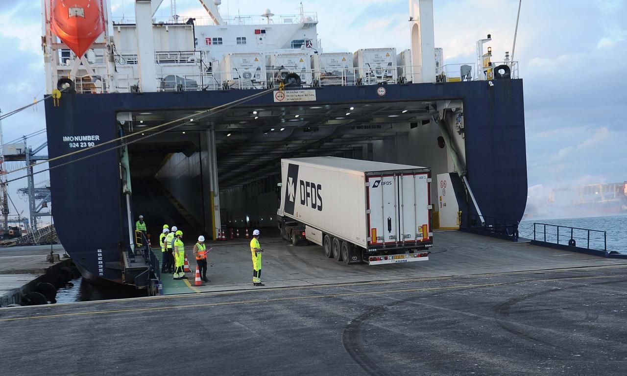 كل ما تريد معرفته عن خط الرورو بين مينائى دمياط وتريستا الإيطالي