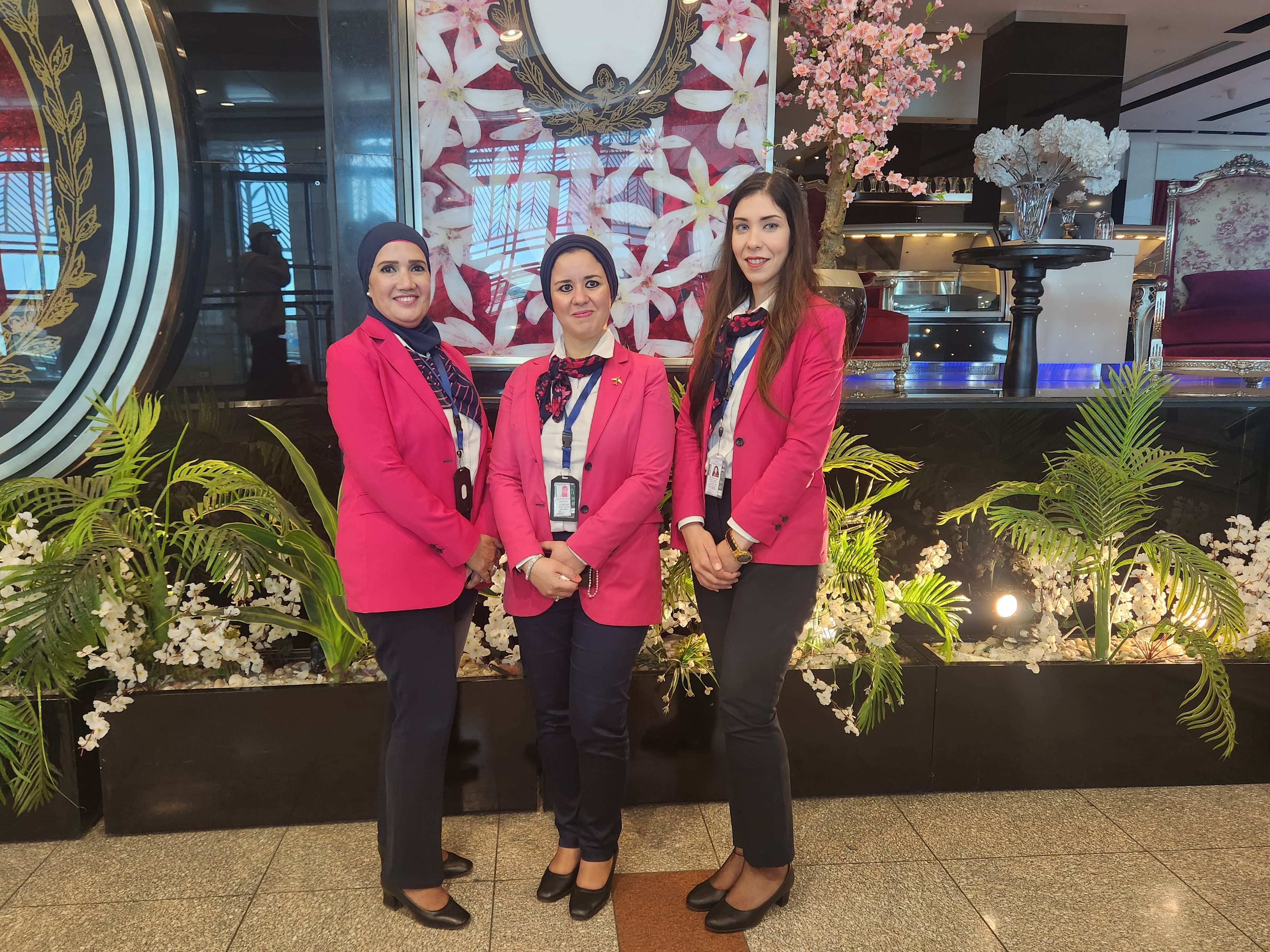 مطار القاهرة يحتفل مع المسافرين بعيد الفطر المبارك.. صور