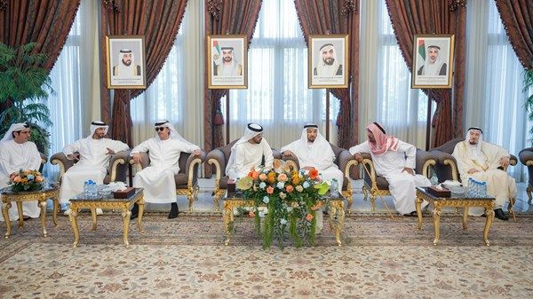 حمدان بن زايد وهزاع بن زايد يزوران محمد بن بطي في منزله