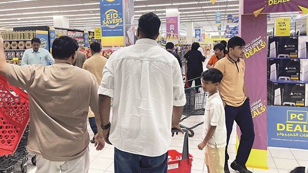 المراكز التجارية في منطقة الظفرة تجذب العائلات