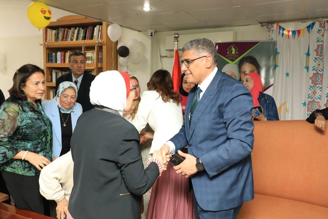 محافظ الجيزة يزور دور الأيتام ورعاية المسنين للتهنئة بعيد الفطر .. صور