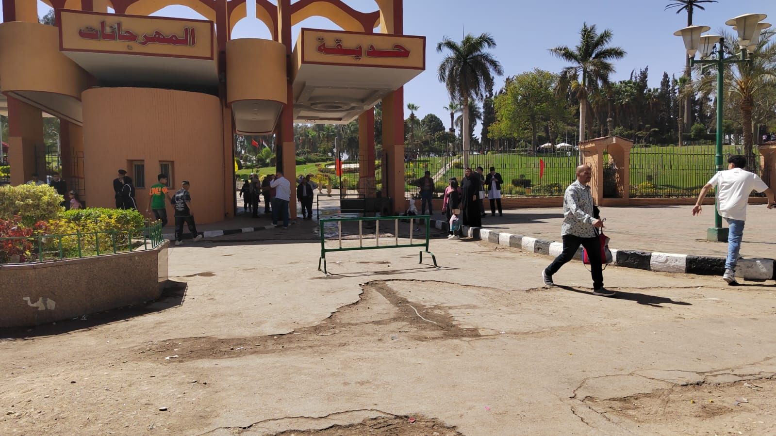 إقبال على الحديقة الدولية فى أول أيام عيد الفطر.. صور
