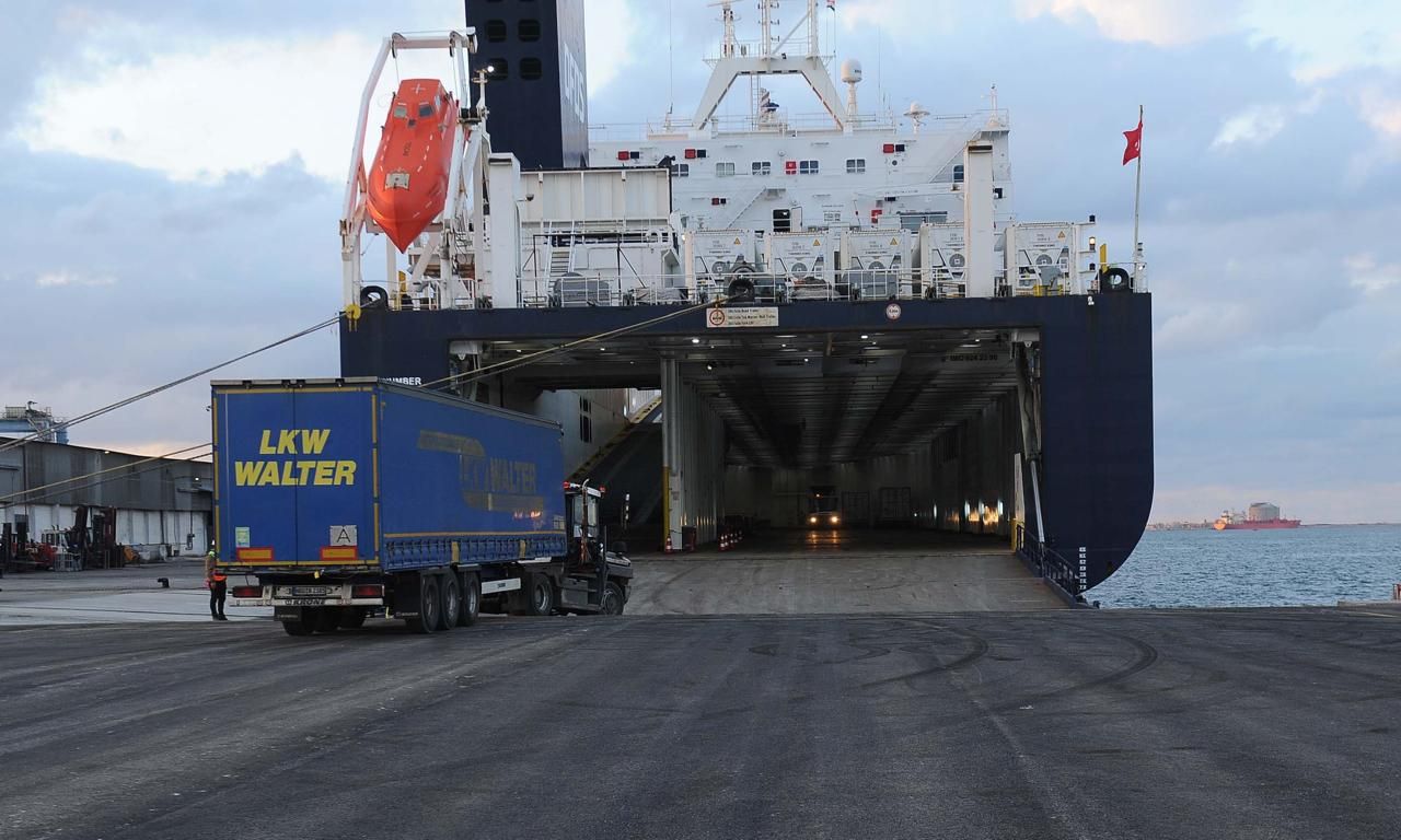 كل ما تريد معرفته عن خط الرورو بين مينائى دمياط وتريستا الإيطالي