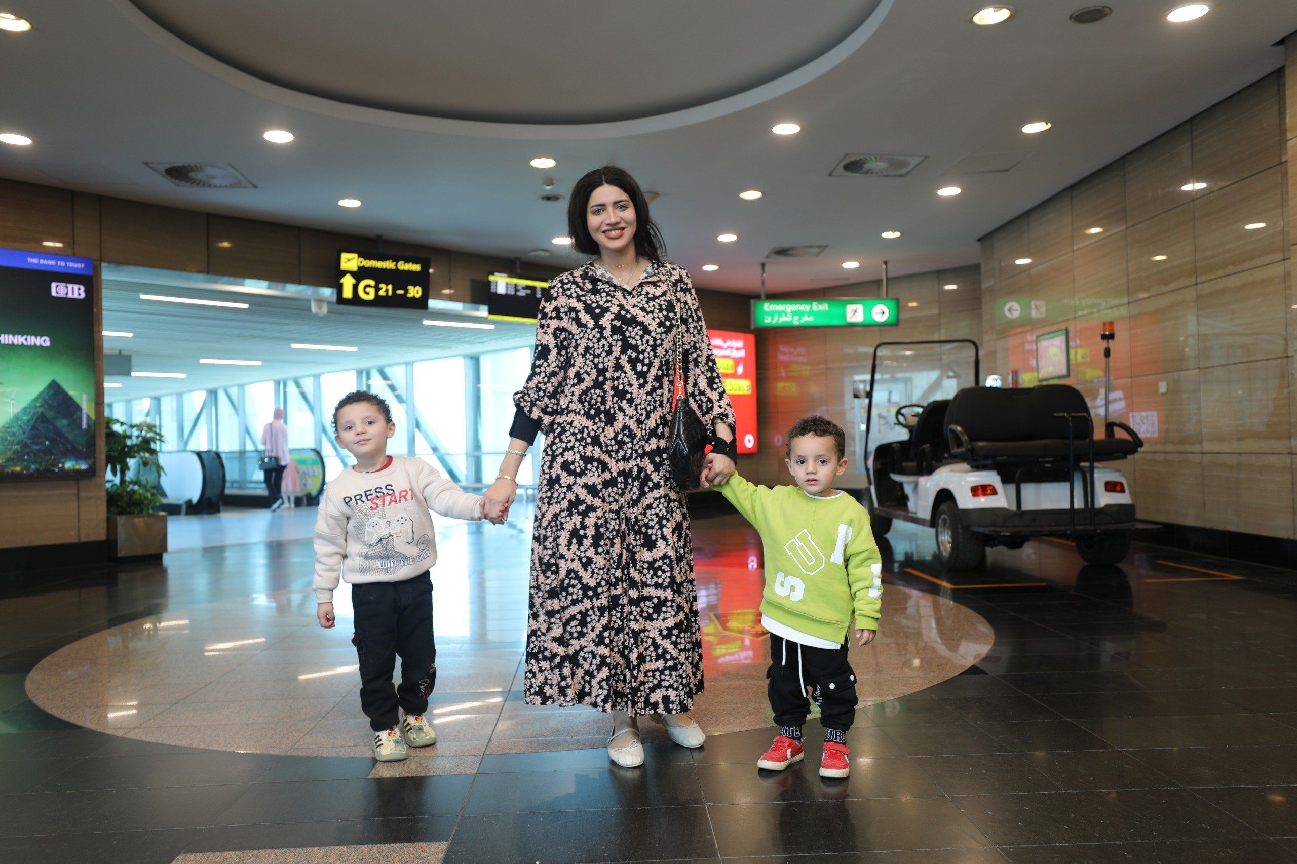 مطار القاهرة يحتفل مع المسافرين بعيد الفطر المبارك.. صور