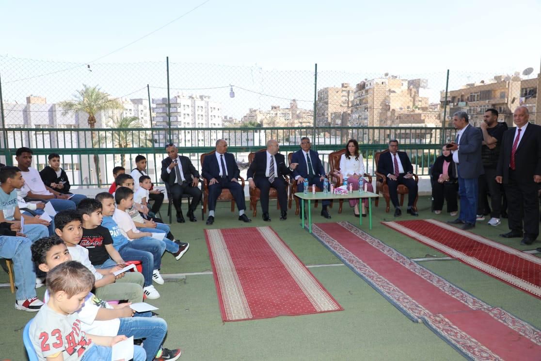 محافظ الجيزة يزور دور الأيتام ورعاية المسنين للتهنئة بعيد الفطر .. صور