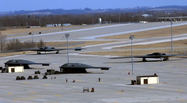 تعزيزات قاعدة دييغو غارسيا بقاذفات الشبح B-2.. هل تستعد أمريكا لمهاجمة الحوثيين وإيران؟