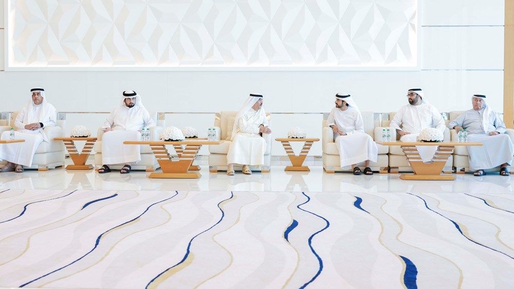 حمدان بن محمد يقدّم واجب العزاء لحاكم أم القيوين في وفاة الشيخة حصة بنت حميد بن عبدالرحمن الشامسي